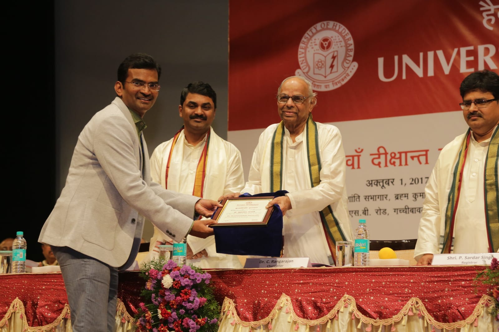 Bramanandam Manavathi receiving the Chancellor’s Award