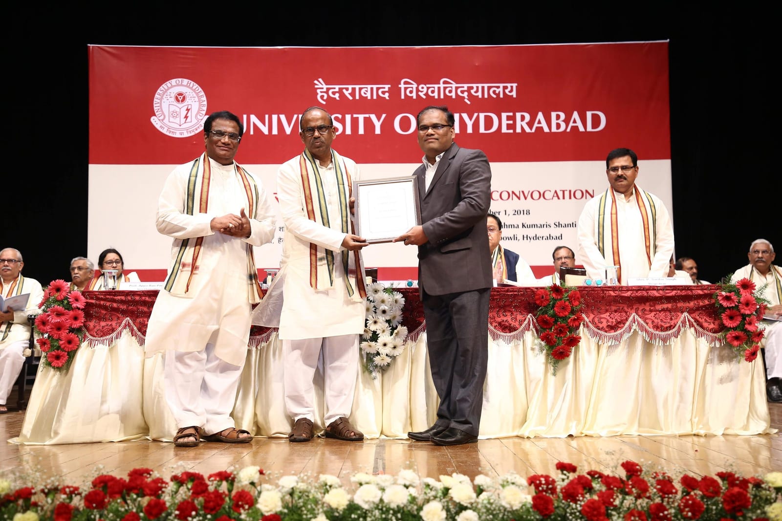 Nagaraju Gundimeda receiving the Chancellor’s Award