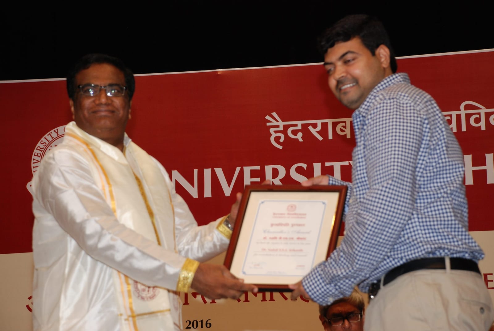 Vadali V S S Srikanth receiving the Chancellor’s Award